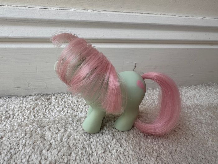 My Little Pony Baby Cuddles G1 1986 Beddy Bye Eye MLP Dirty approx. 7.5 cm. Used sometimes left eye opens only to the middle Please see photos