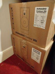 Dynaudio contour 20i Black high gloss.