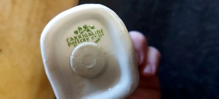 salt and pepper carrigaline pottery,cork Ireland shamrock set gold rim ,nice condition,buyer collects or pays postage thank you, sold as is