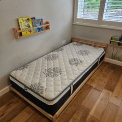 Single floor bed, montessori style