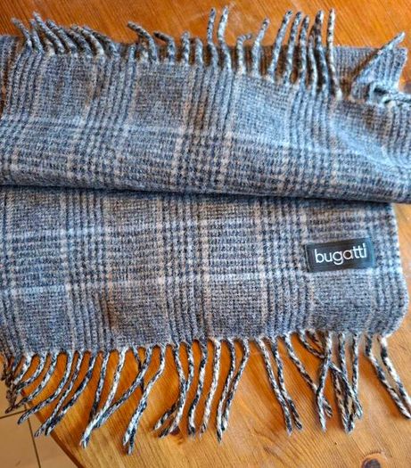 Bugatti scarf