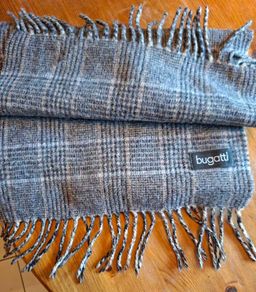 Bugatti scarf