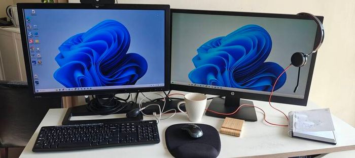 HP 24  27 Monitors Full HD   Excellent Working Condition