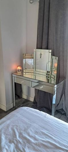 bedroom unity unit and side dressers