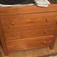 changing table/ chest of drawers