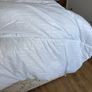 4 Seasons king size luxury duvet - All seasons duvet in very good condition, barely used Image 2