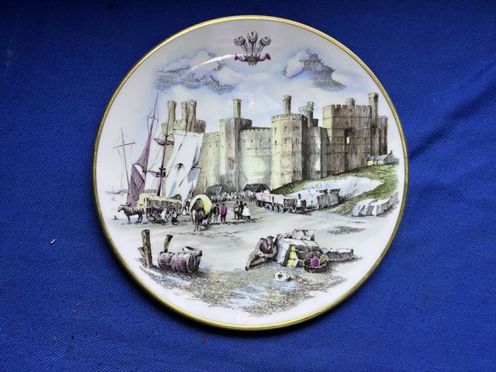 Royal Worcester Display Plate, depicting Caernarvon Castle, to celebrate the investiture of HRH Prince Charles.