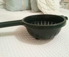 Colander/Strainer with Long Handle