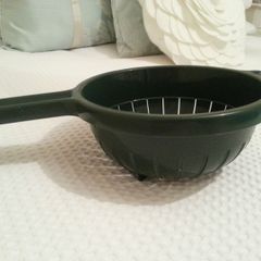Colander/Strainer with Long Handle