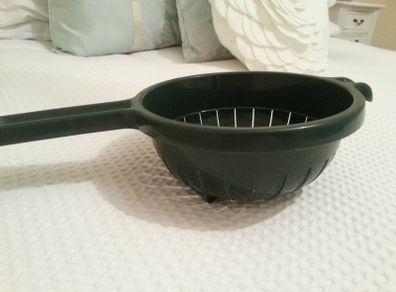 Colander/Strainer with Long Handle