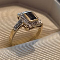 9ct Gold and Sapphire Ring