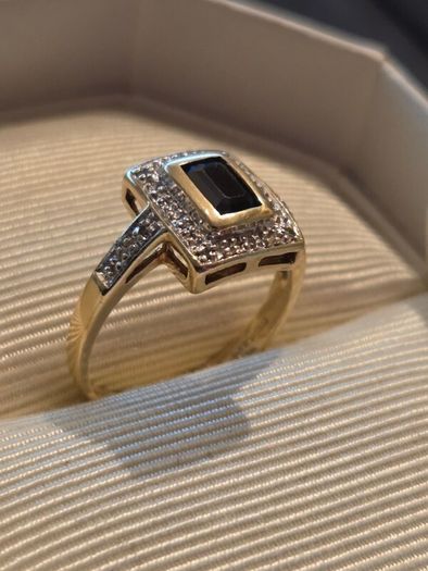 9ct Gold and Sapphire Ring