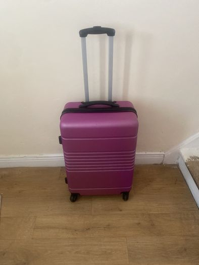 Hard shell suitcase 24"