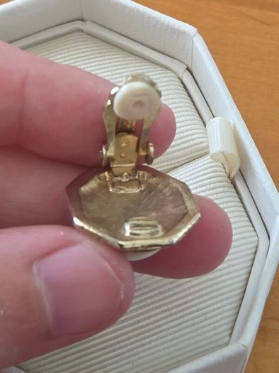 1980's Gold Tone Pearl Clip on Earrings