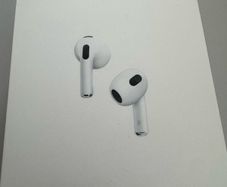 airpods : airpods 3 with magsafe charging case