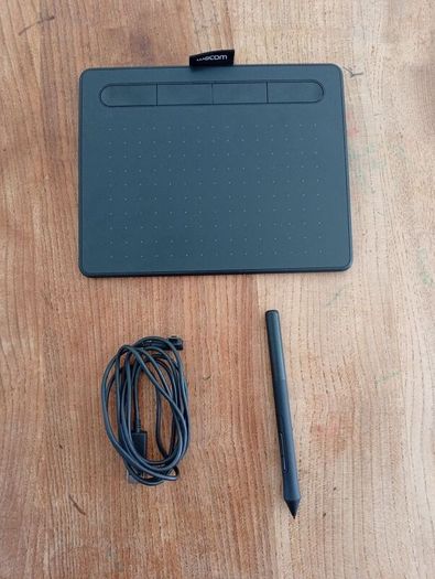 Wacom Intuos Graphics Tablet