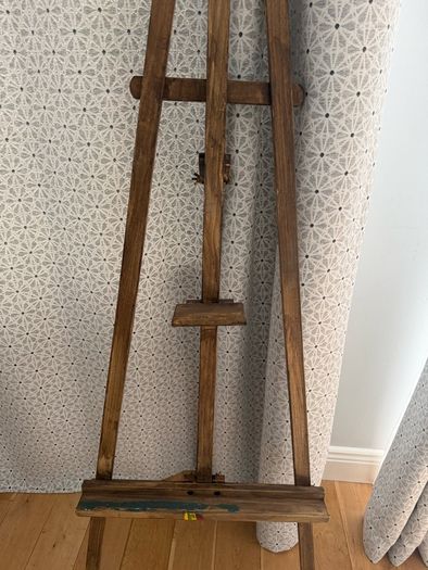 Adjustable wooden art easel