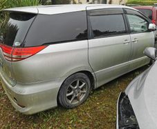 06 Toyota Estima