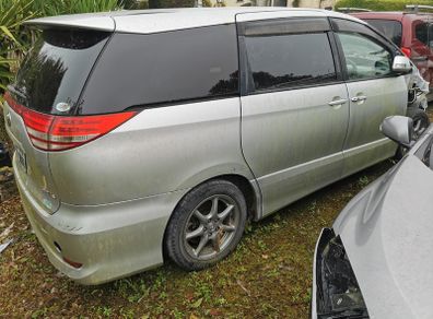 06 Toyota Estima