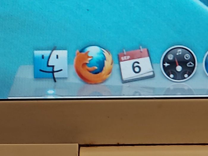 Vintage Apple MacBook, working fine and in reasonable condition for its age. No Charger