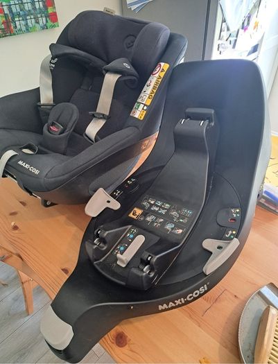 Maxi cosi pebble and pearl car seats