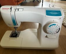 Toyota SP100 Sewing Machine with Bag
