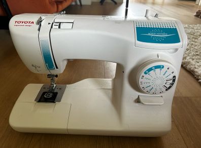 Toyota SP100 Sewing Machine with Bag