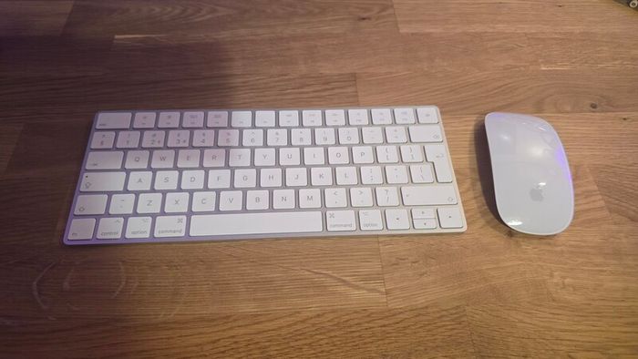 Apple Wireless mouse and keyboard
