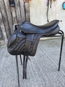 Jumping saddle