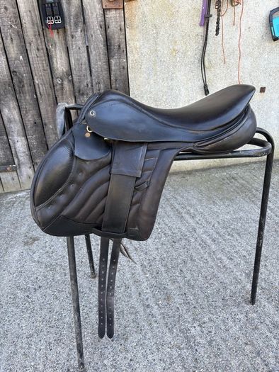 Jumping saddle