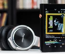 Pioneer  XDP-300R high-res Flagship music player  Dual Ess Dacs fully balanced Preamp and balanced headphone output expandable to 500GB
