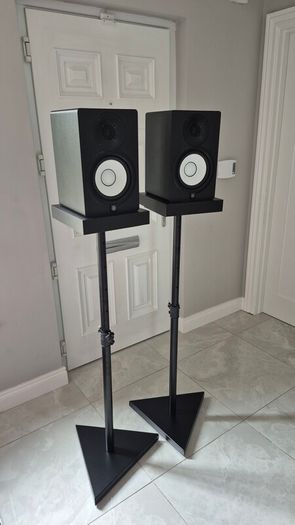 Yamaha HS7 Pair and Stands