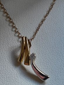 ladies 9ct gold chain and pendant
