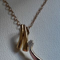 ladies 9ct gold chain and pendant