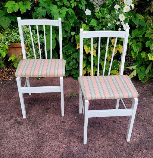 Vintage pair of chairs