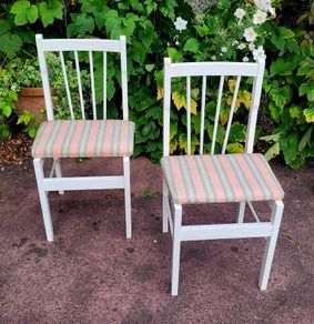 Vintage pair of chairs