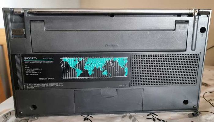 Sony ICF-2001D World Band Radio Tuner Receiver FM LW MW SW, working good.