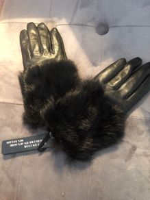 Leather gloves