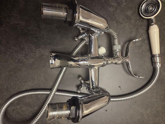Traditional bath/shower mixer tap