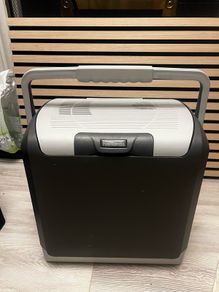 Halfords 12v electric Coolbox 19litre cooler or keep warm