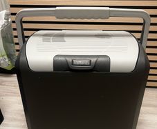 Halfords 12v electric Coolbox 19litre cooler or keep warm