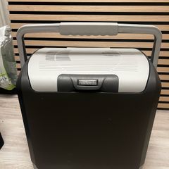 Halfords 12v electric Coolbox 19litre cooler or keep warm