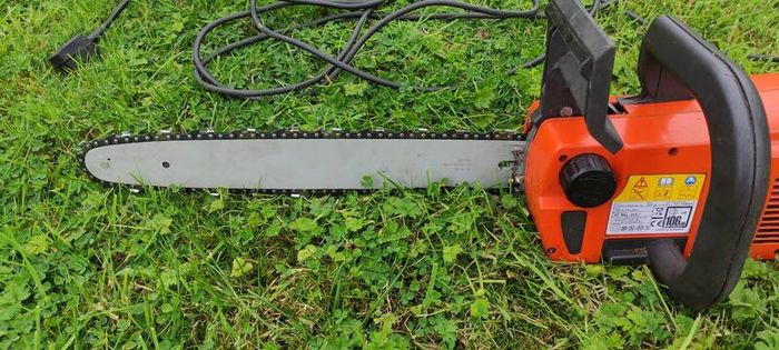 Husqvarna 321 electric chainsaw