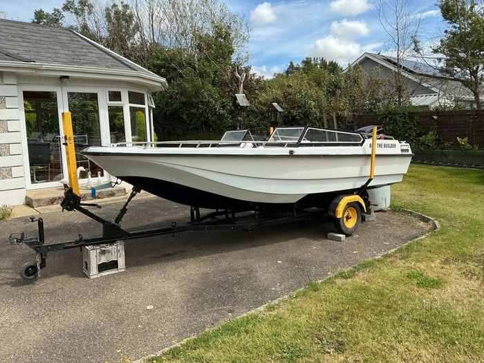 Stratos 600 Boat