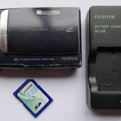 Fujifilm FinePix Z10fd 7.2 MP Digital Camera Black + SD Card- Working