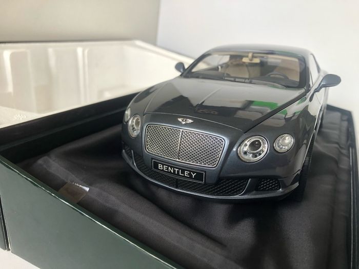 model cars Autoart, minichamps, Otto, Norev etc