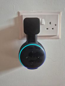 alexa echo dot - 3rd gen with holdee