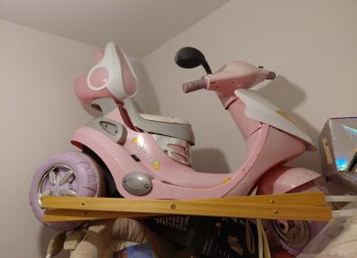 Electronic kids scooter