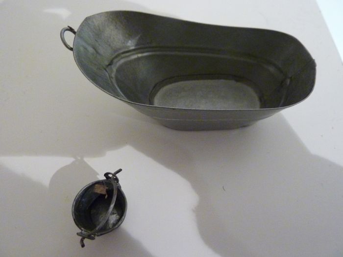 Vintage dolls house tin bath and bucket
