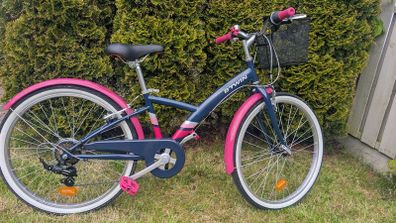 20 inch girl bicycle - like new